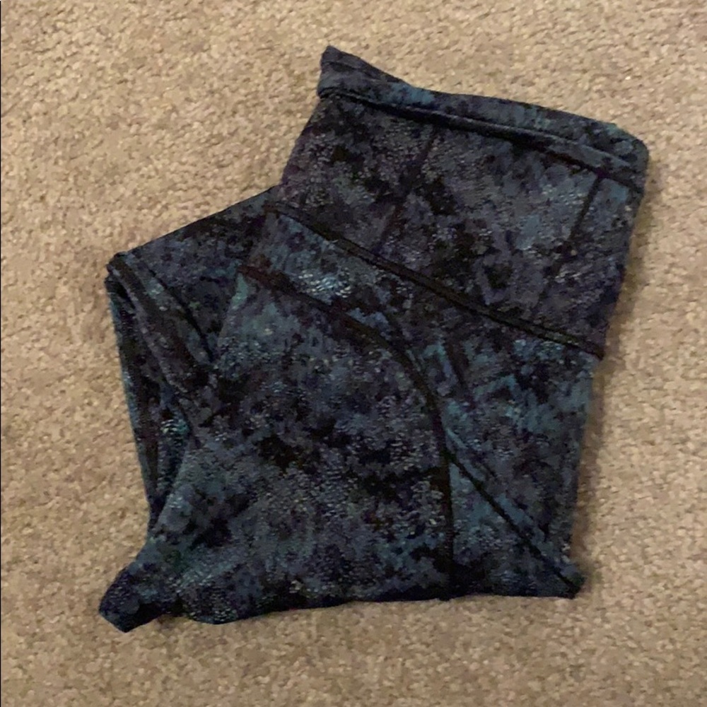 Lululemon high rise snake print 7/8” leggings